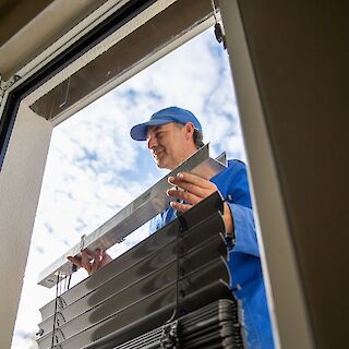 Der Beruf Rollladen- und Sonnenschutzmechatroniker*in